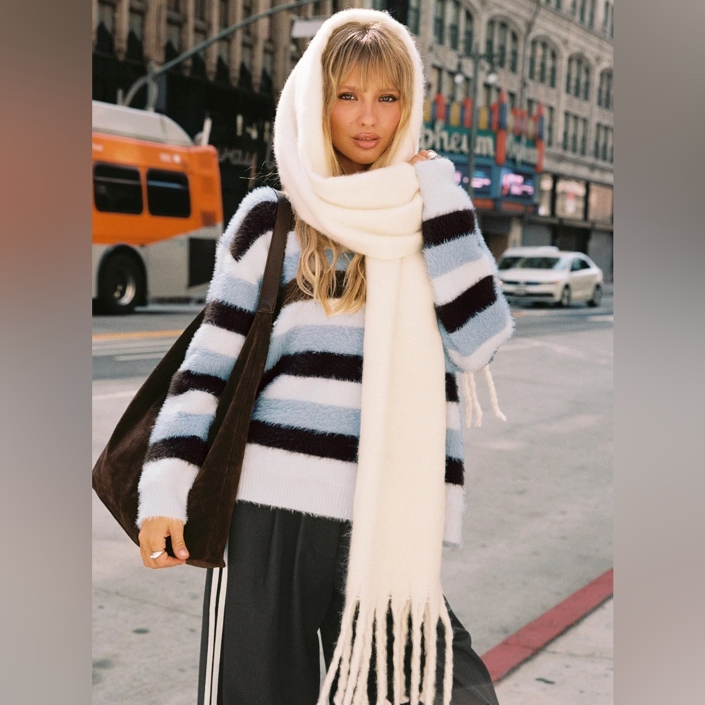 STEVE MADDEN Super-Soft Knit Muffler Chunky White Oversized Scarf